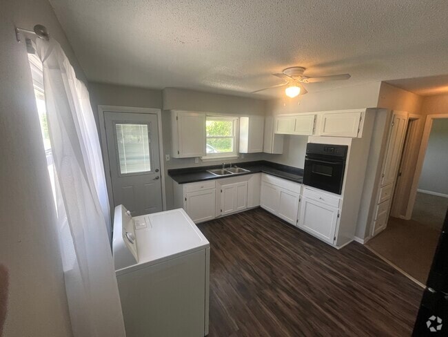 Building Photo - 3050 S Franklin Ave Rental