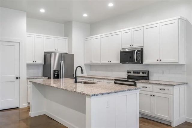 Photo - 1540 W Long