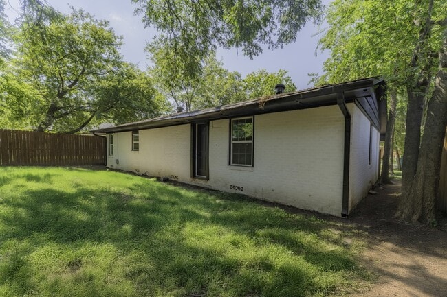 Photo - 1103 N Grant Dr