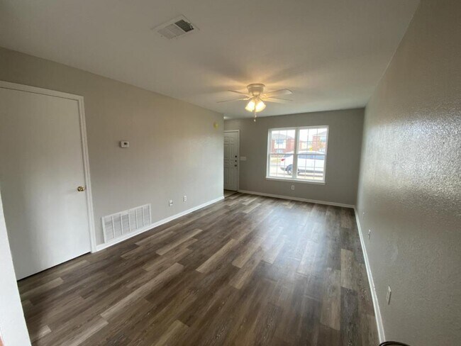 Photo - 2807 Cantabrian Dr