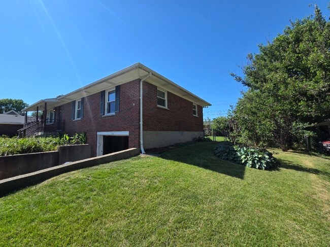 Photo - 521 Stonehaven Dr