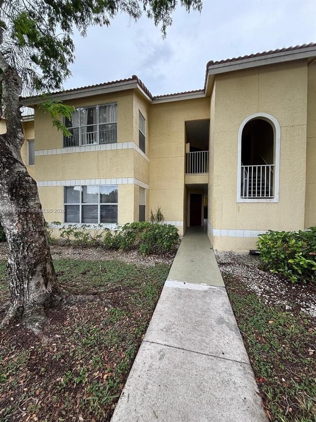 Building Photo - 12620 Vista Isles Dr Unit 1015