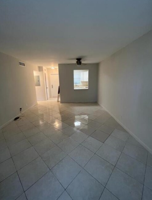 Photo - 540 SE 2nd Ave Unidad J4