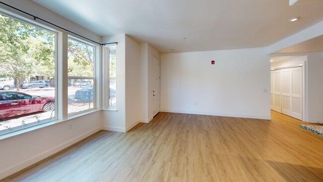 Living - West End Townhomes