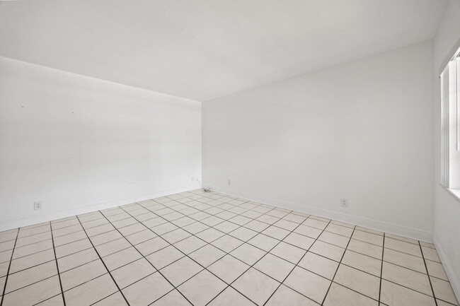 Photo - 5050 Bayview Dr Unit 9