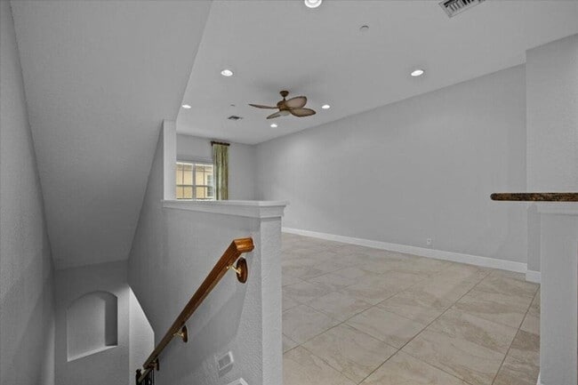 Photo - 4902 Vine Cliff Way E