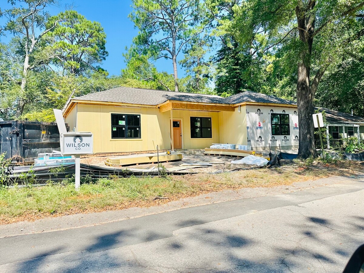 Photo - 2705 Superior St