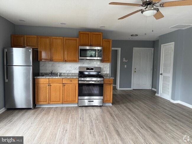 Building Photo - 2211 W Tioga St Rental