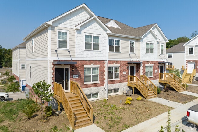 Townhomes Entrance w/garage