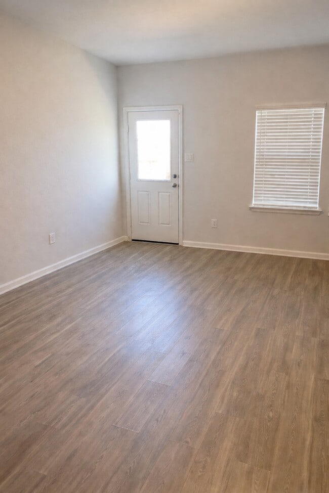 Photo - 20935 Endeavor St