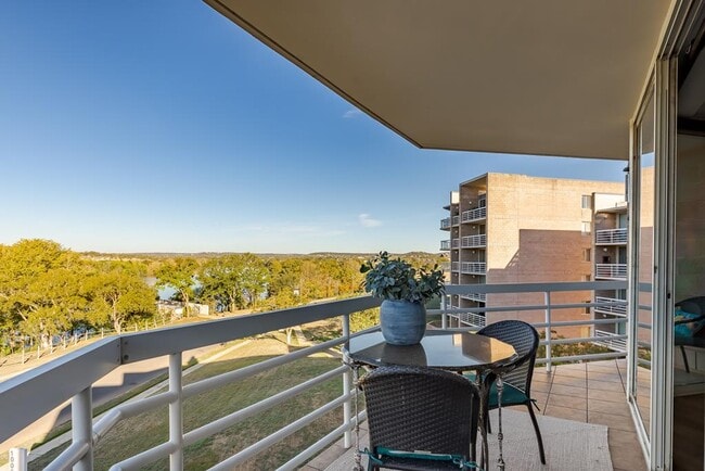 Building Photo - 1006 Guadalupe St