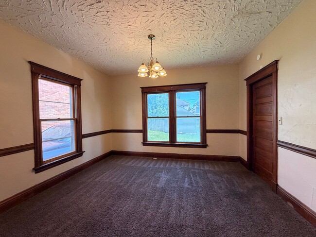 Photo - 3 Bedroom House - $850