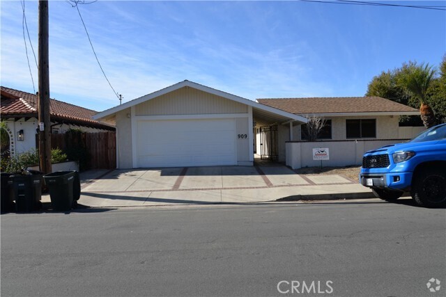 Building Photo - 909 Avenida Presidio Rental