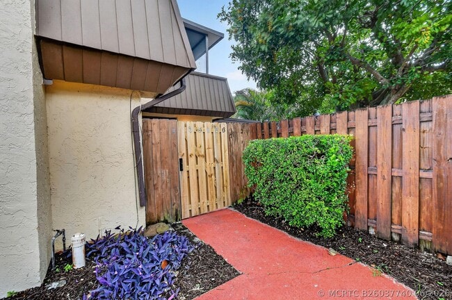 Photo - 3502 Gardens E Dr