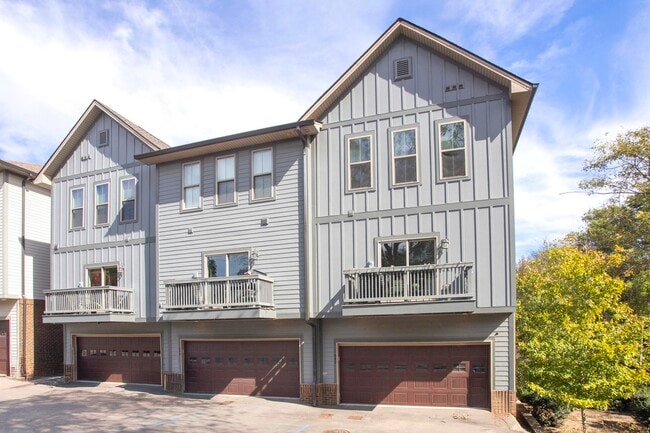 Photo - 942 Riverside Dr