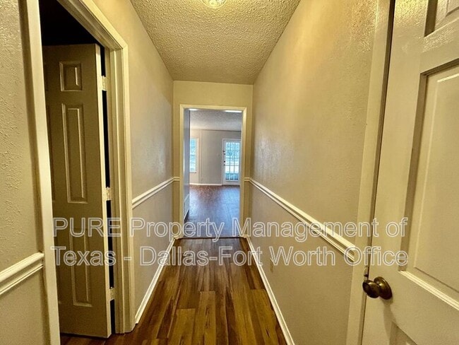 Photo - 2608 Oaks Dr