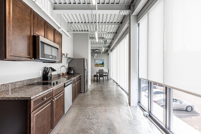 3BR, 2BA - 1271 SF