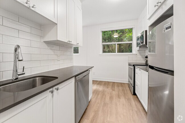 1 chambre, 1 salle de bain - 60 m² - Cuisine - 619 Woodbine Avenue