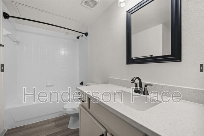 Photo - 170 Henderson St