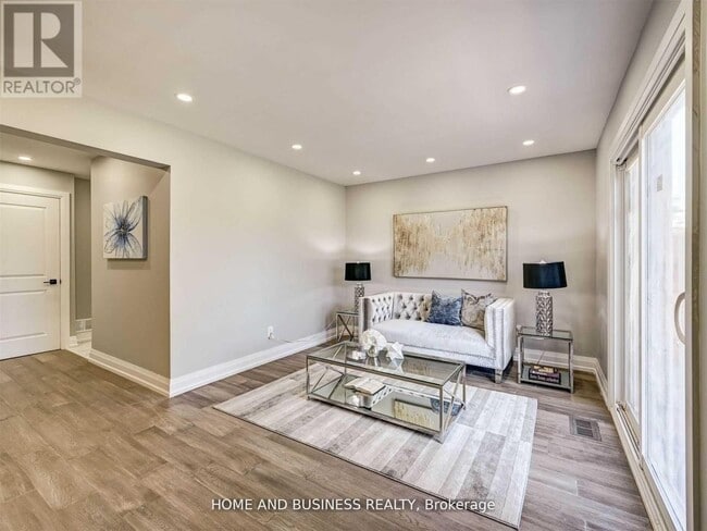 Photo - 470 Louis Dr