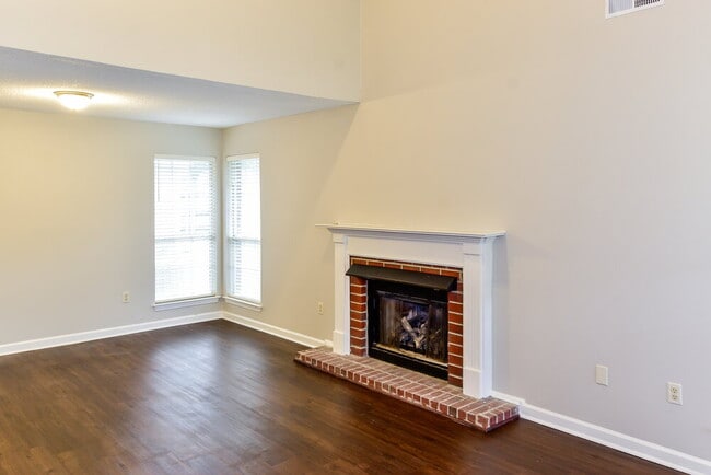 Photo - 5885 Southridge Dr