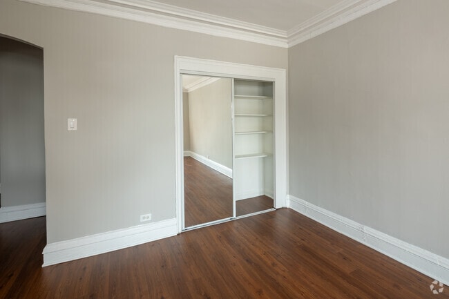 1BR, 1BA - 875 SF - Mayfair Apartments