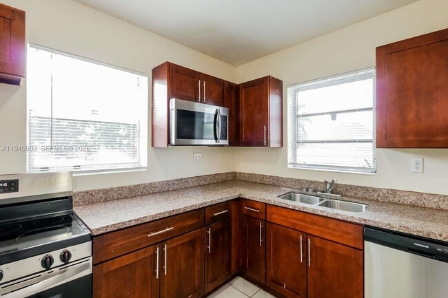 Photo - 998 NW 202nd St