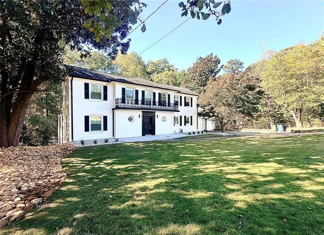 Photo - 200 W Paces Ferry Rd NW