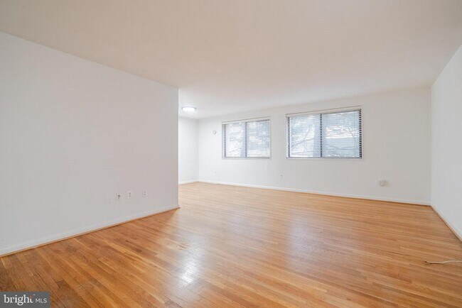 Photo - 2016 N Adams St Unit 204