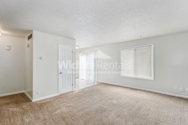 Photo - 2303 S White Oak Dr Unit 1