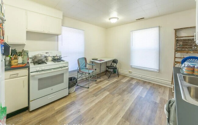 Photo - 422 W Saginaw St Unidad Upper