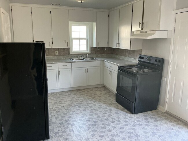 Photo - Section 8 Welcome -3 Bed/1 Bath