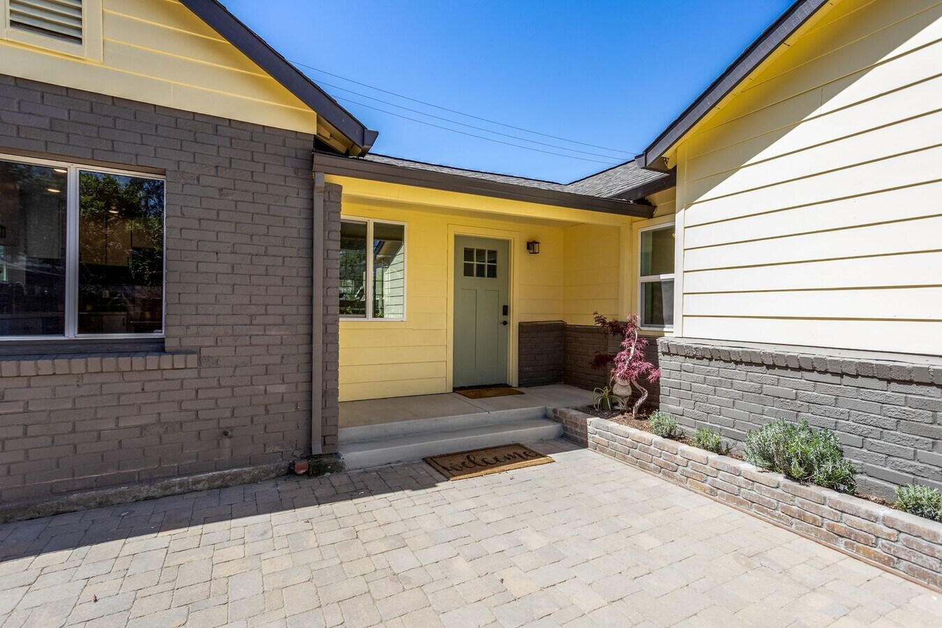 Photo - Bright Two Bedroom One Bath Near Downtown ...