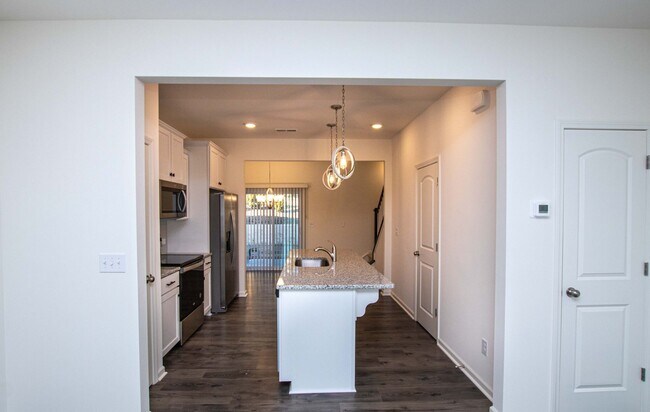 Photo - BEAUTIFUL 2 Bedroom Townhome in MIDLAND AVAILABLE JUNE 2026