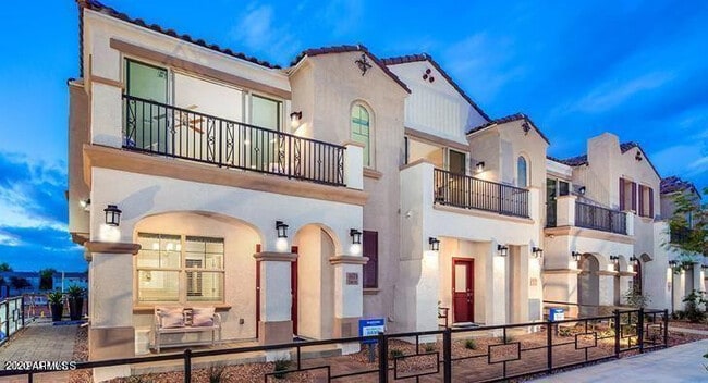 Building Photo - 4038 E Erie St Unit 101