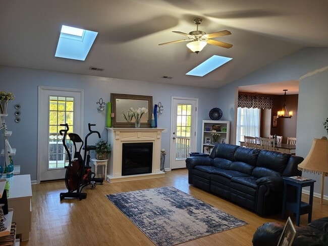 134 Derby Ln