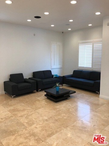 sala de estar - 10521 Almayo Ave