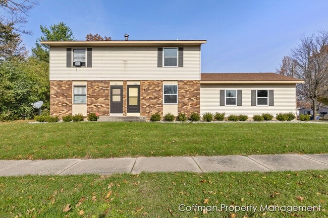 Building Photo - 2511-2513 Ridgefield Dr NE Unit 2513