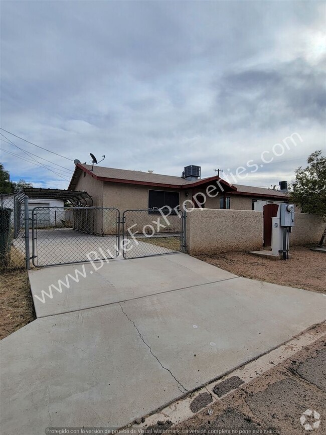 Building Photo - 2 Bedroom, 2 Bathroom Home in Central Tucson