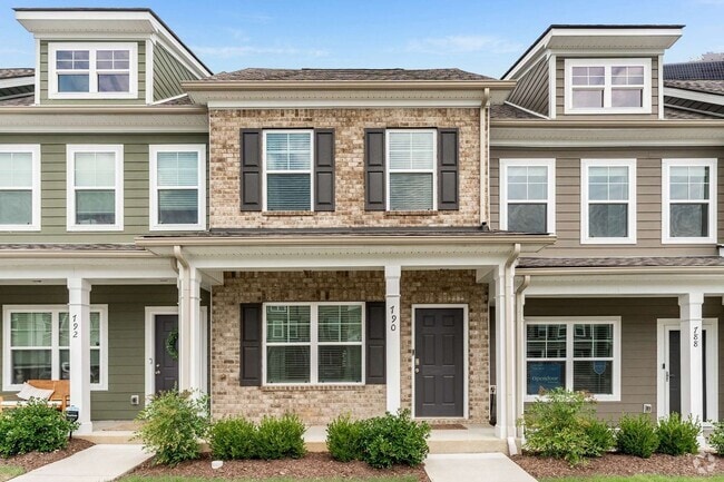 Building Photo - 790 Bradburn Village Way Rental