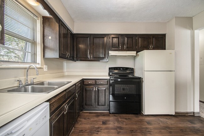 Omaha, NE Beacon Hill Apartments | Kitchen