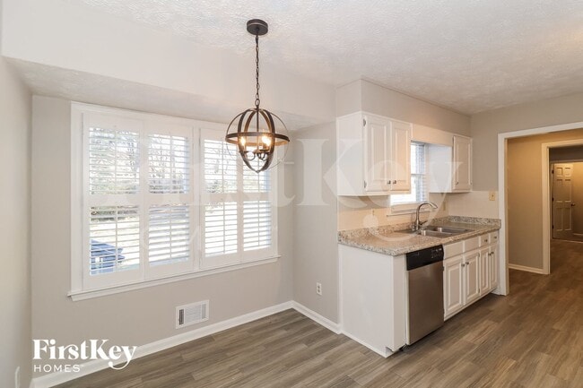 Photo - 1079 Lakeview Rd