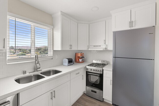 Tyler Arms Apartments - Riverside, CA