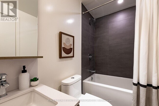 Photo - 223 Redpath Ave Unité 3312