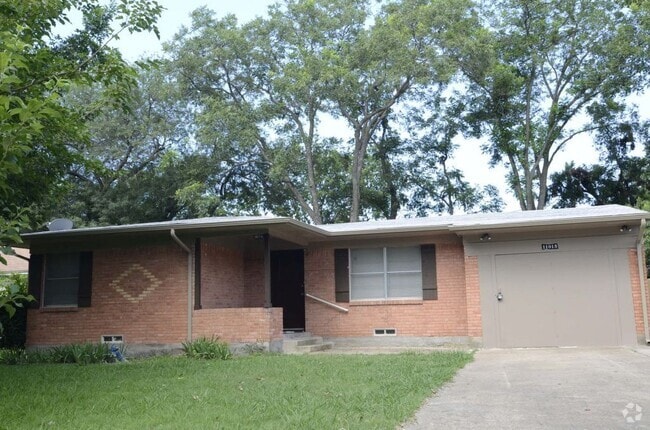 Building Photo - 11015 Visalia Dr Rental