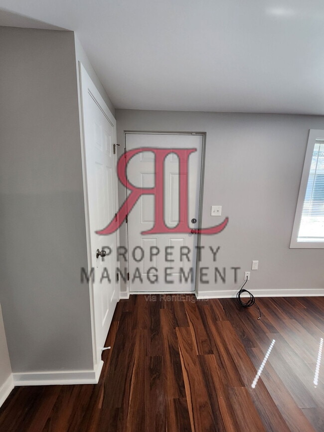 Photo - 75 W Moler St Unidad B