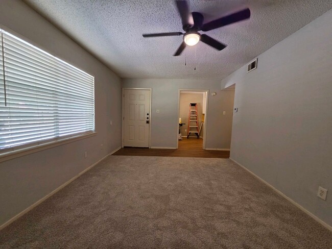 Building Photo - 113 Texas Ave Unit 5B