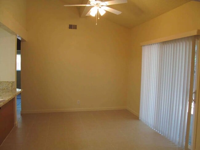 Photo - 1723 Kent St Unidad B