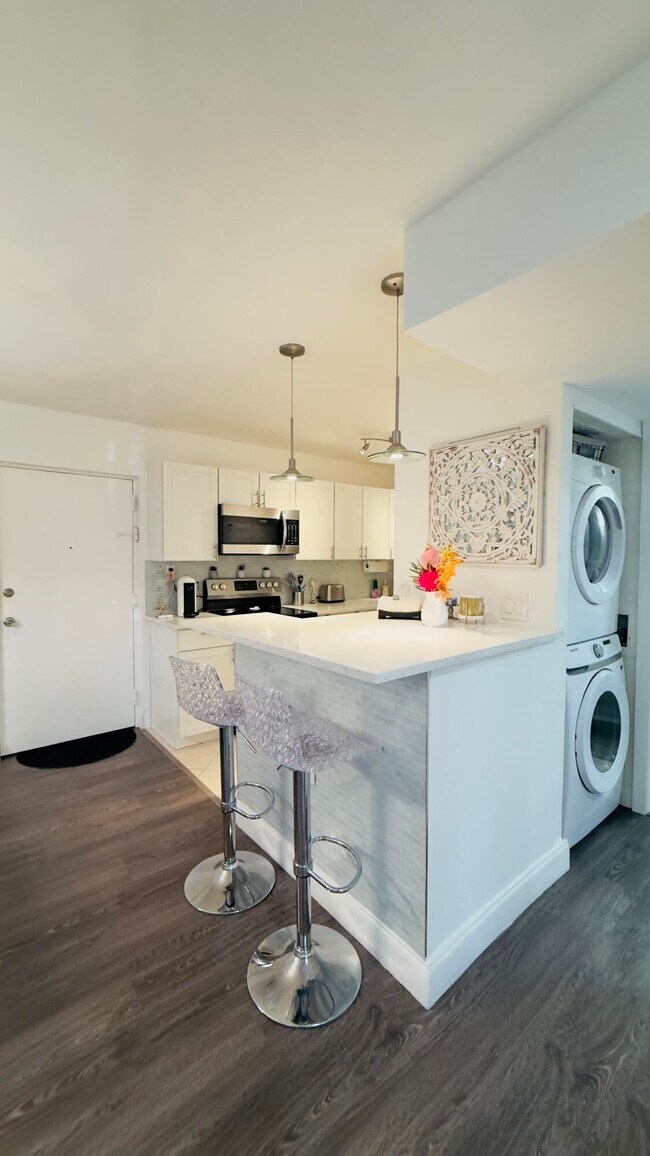 702 SE 2nd Ave Unit 405