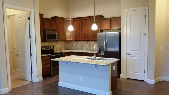 Photo - 305 Inverness Way S